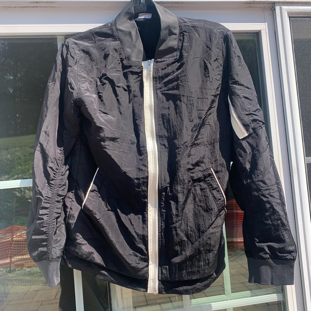 NIKE JACKET ZIP UP SIZE MENS XS.